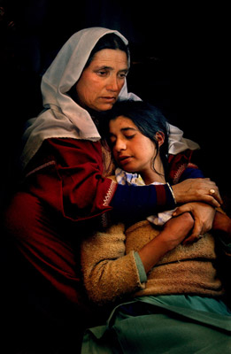 Kashmir Mother and Daughter photo (c) Ami Vitale